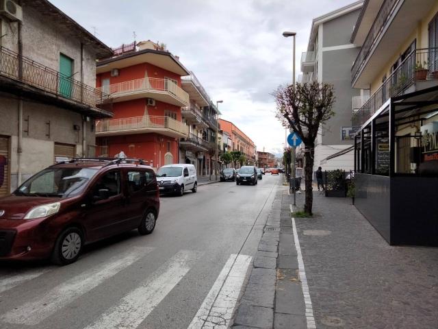 Locale commerciale in vendita a Pomigliano d'Arco