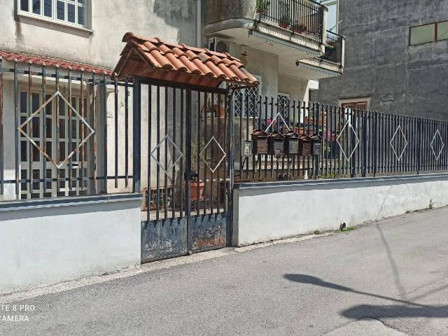 Locale commerciale in vendita a Pomigliano d'Arco