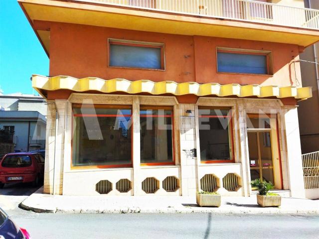Locale commerciale in vendita a Pozzallo, Corso Vittorio Veneto