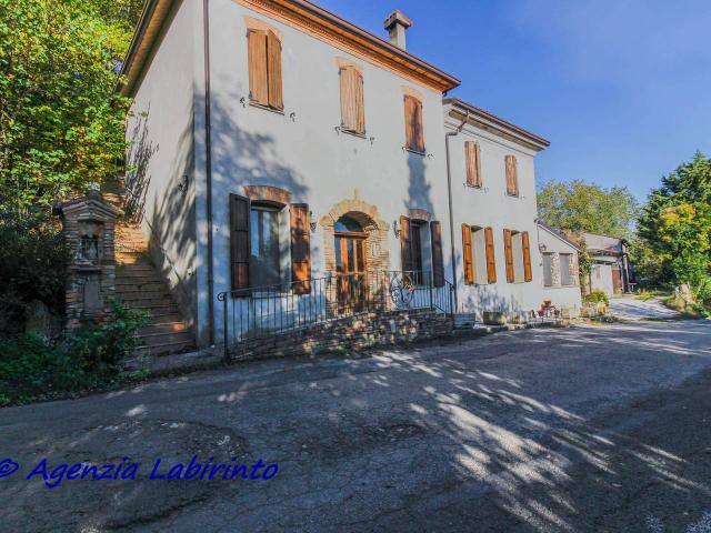 Locale commerciale in vendita a Predappio