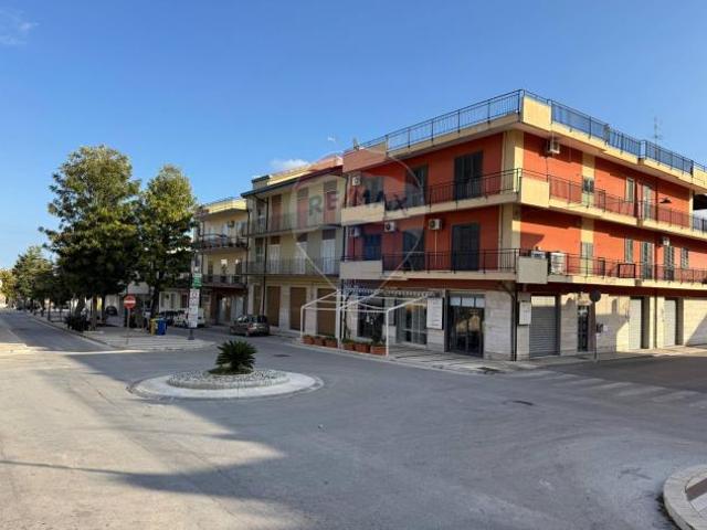 Locale Commerciale in vendita a Priolo Gargallo