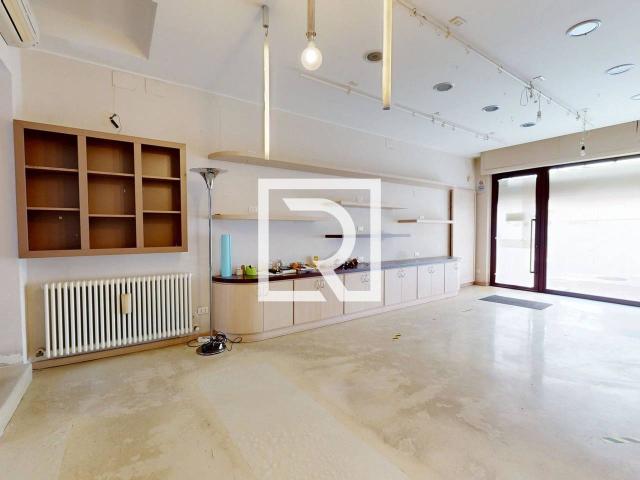 Locale commerciale in vendita a Ravenna