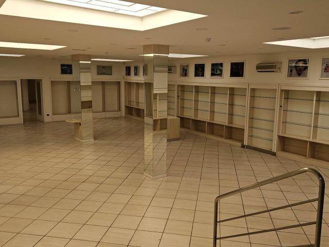 Locale commerciale in vendita a Ravenna, Molinetto