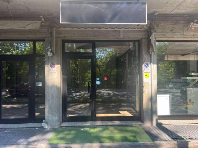 Locale commerciale in vendita a Reggio Emilia