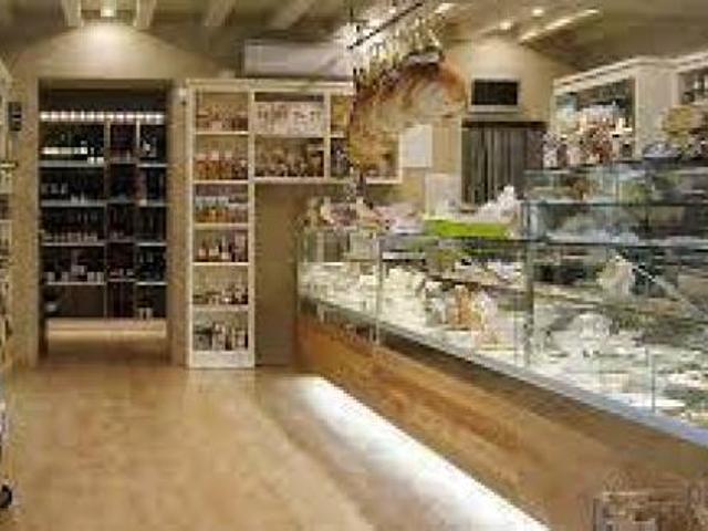 Locale commerciale in vendita a Rimini