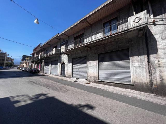 Locale commerciale in vendita a Riposto