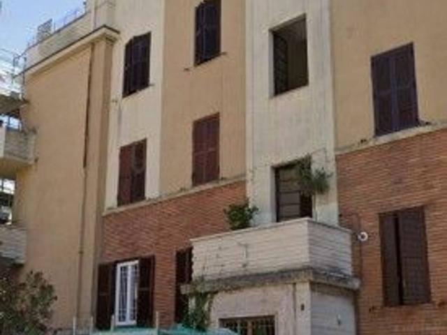 Locale commerciale in vendita a Roma