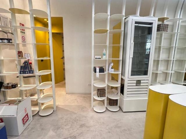 Locale commerciale in vendita a Roma