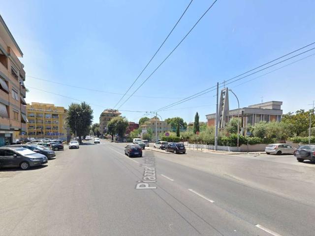LOCALE COMMERCIALE in VENDITA a ROMA