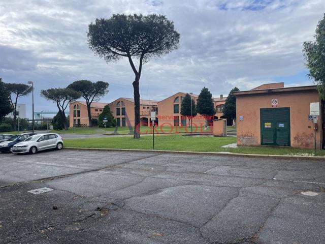 Locale commerciale in vendita a Roma