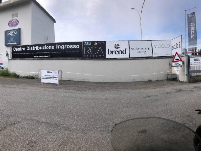 Locale commerciale in vendita a Roma