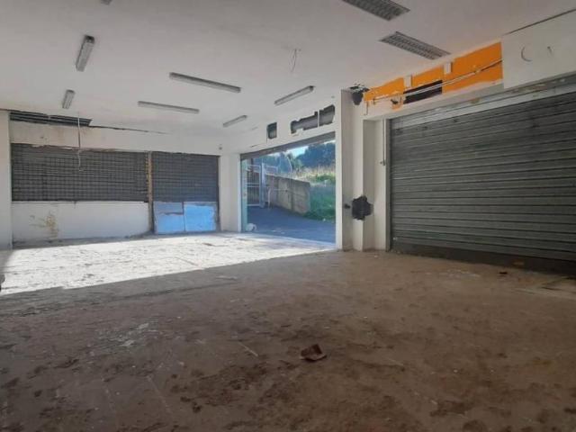 Locale commerciale in vendita a Roma