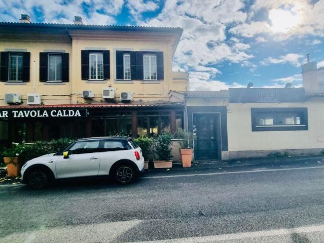 Locale commerciale in vendita a Roma