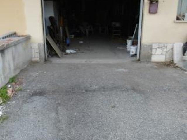 Locale commerciale in vendita a Roma