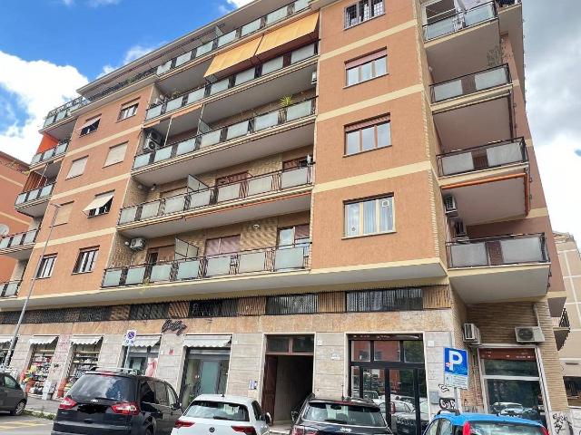 Locale commerciale in vendita a Roma, Monte Sacro