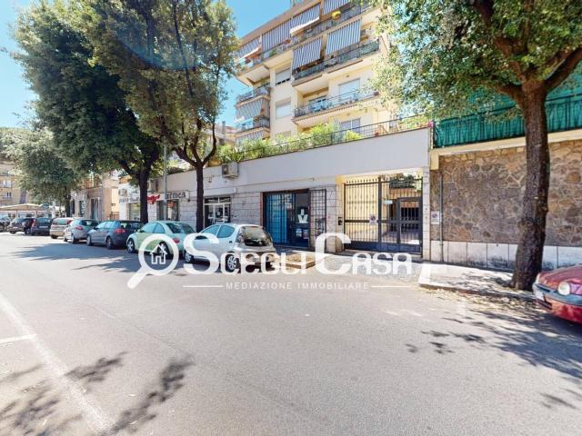 Locale commerciale in vendita a Roma, Monte Sacro