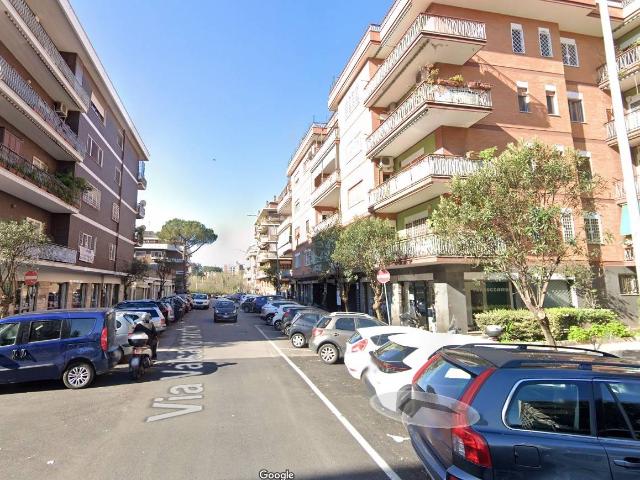 Locale commerciale in vendita a Roma, Prati Fiscali