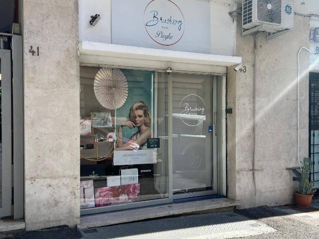 Locale commerciale in vendita a Roma, Trieste