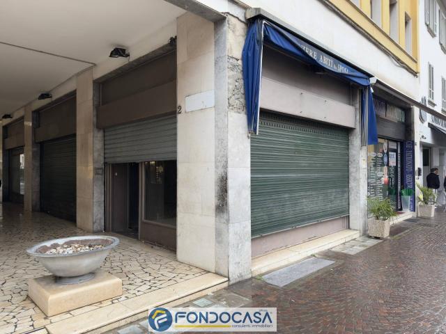 Locale commerciale in vendita a Rovato
