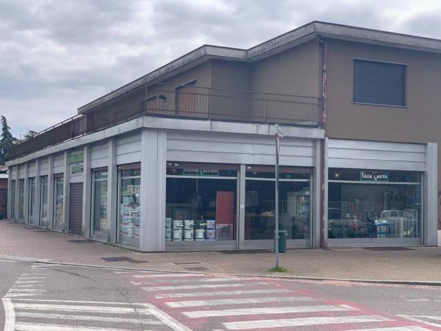 Locale commerciale in vendita a Rozzano