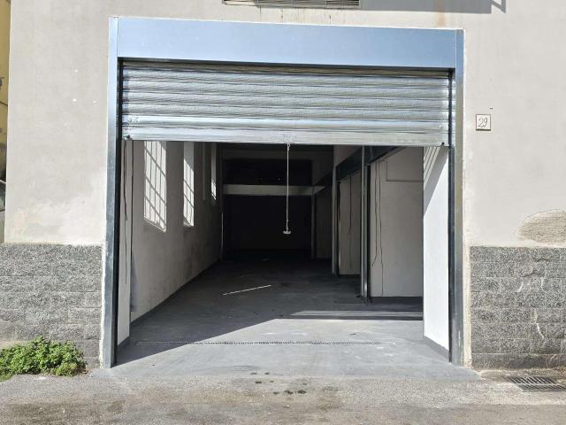 Locale commerciale in vendita a Salerno