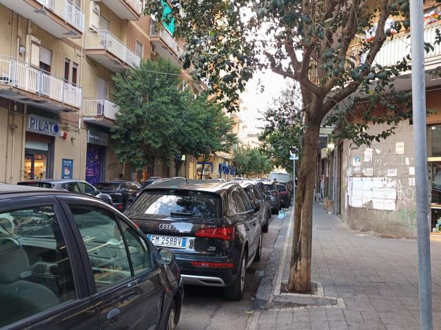 Locale commerciale in vendita a Salerno, PASTENA
