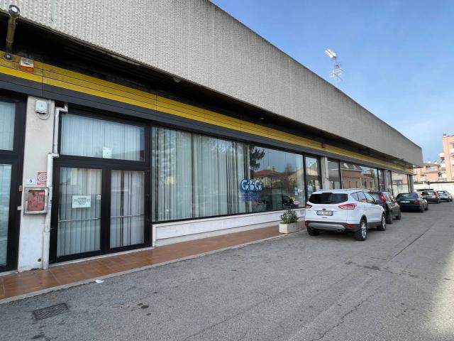 Locale Commerciale in vendita a San Benedetto del Tronto, Porto D'ascoli residenziale