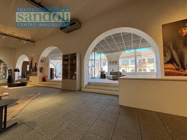 Locale commerciale in vendita a San Germano Vercellese, Paesi