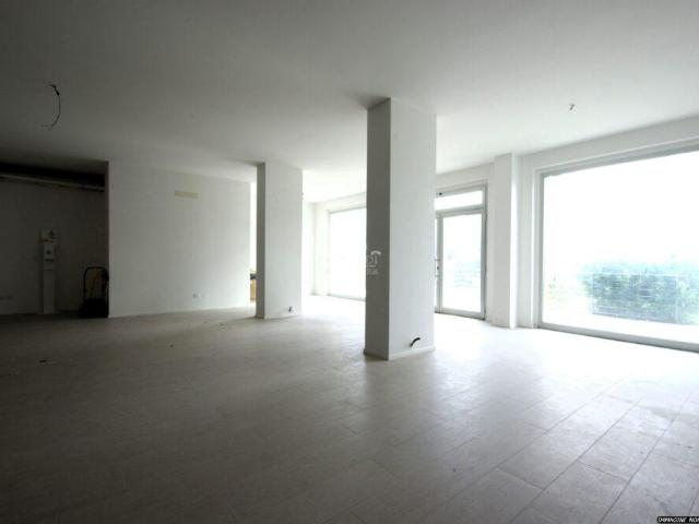 Locale commerciale in vendita a Sansepolcro