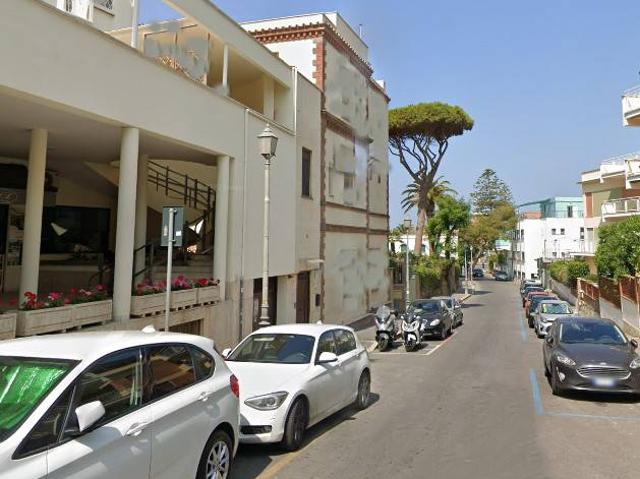 Locale commerciale in vendita a Santa Marinella