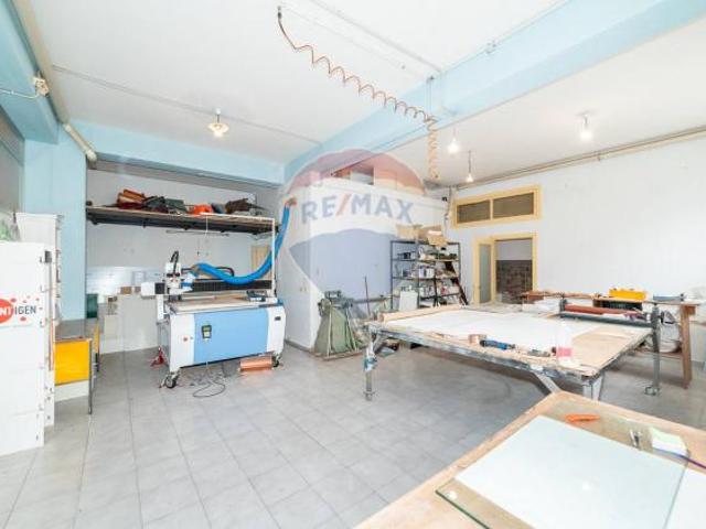Locale Commerciale in vendita a Sant'Agata li Battiati
