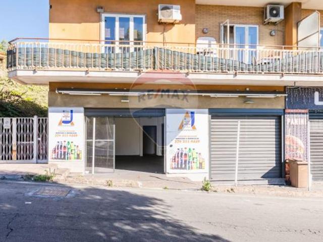 Locale Commerciale in vendita a Sant'Agata li Battiati