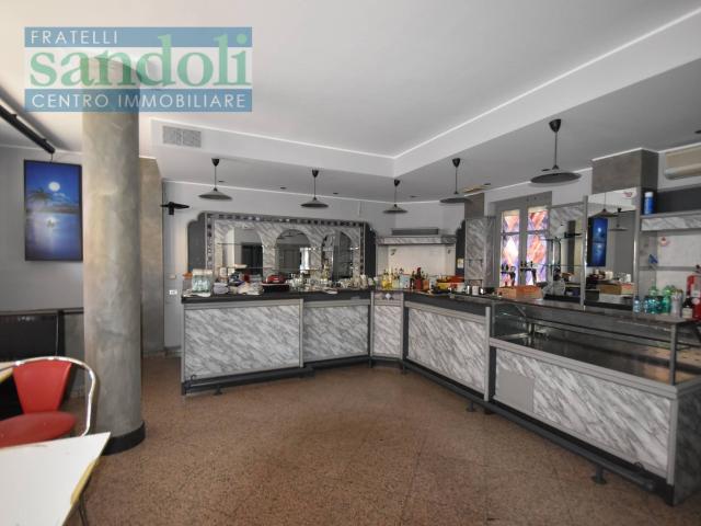 Locale commerciale in vendita a Santhi