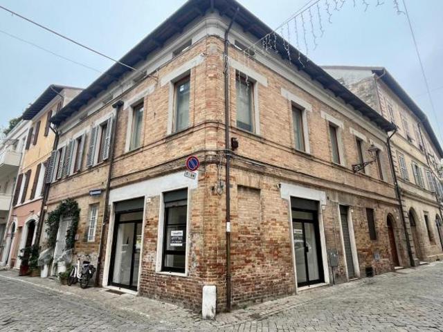 Locale commerciale in vendita a Senigallia
