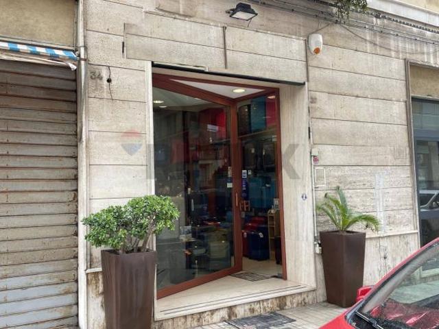 Locale Commerciale in vendita a Siracusa, Gelone