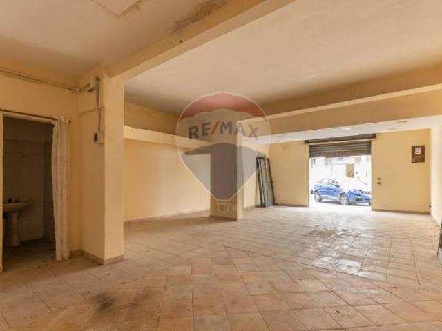 Locale Commerciale in vendita a Siracusa, Zecchino