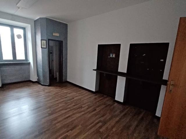 Locale commerciale in vendita a Sonnino