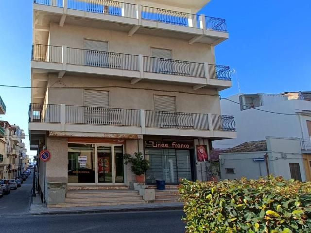 Locale commerciale in vendita a Spadafora