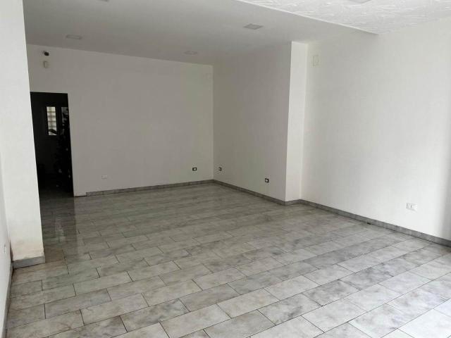 Locale commerciale in vendita a Taranto