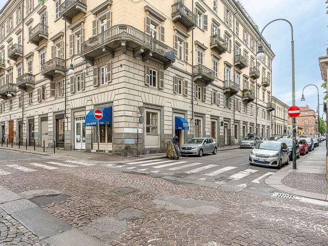 Locale commerciale in vendita a Torino, Centro