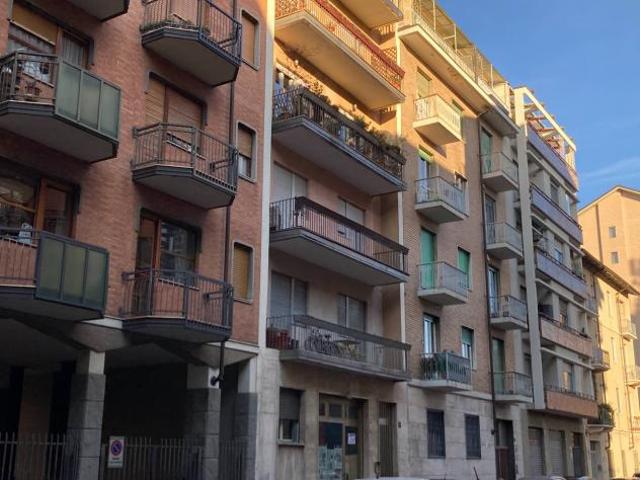 Locale commerciale in vendita a Torino, Pozzo Strada