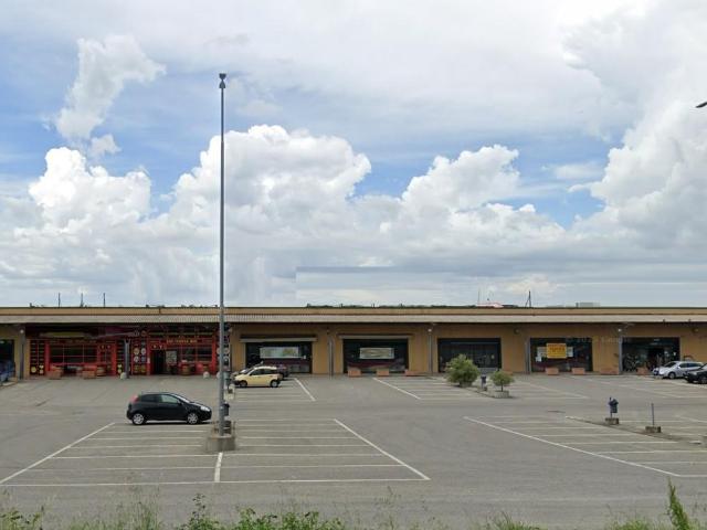 Locale commerciale in vendita a Torricella Verzate
