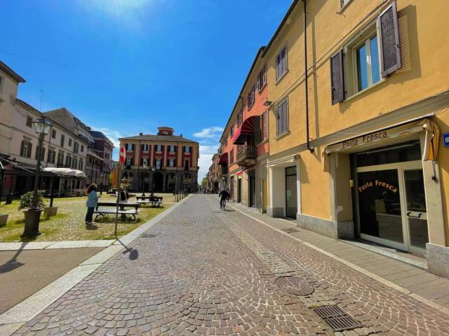 Locale commerciale in vendita a Tortona