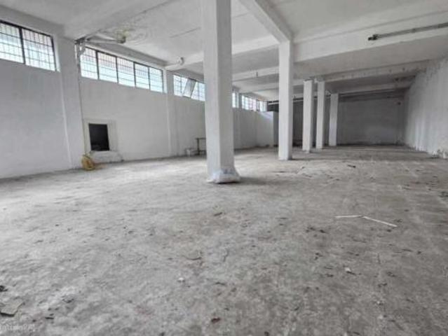 Locale commerciale in vendita a Tremestieri Etneo