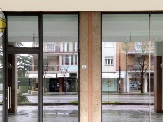 Locale commerciale in vendita a Treviso, Monigo