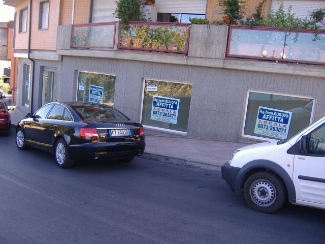 Locale commerciale in vendita a Vasto, ZONA PERIFERICA