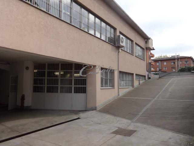 Locale commerciale in vendita a Varese