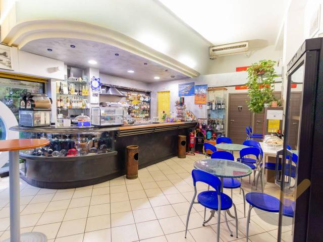 Locale commerciale in vendita a Varese