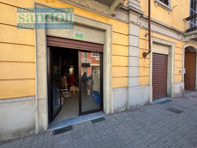 Locale commerciale in vendita a Vercelli, Canad