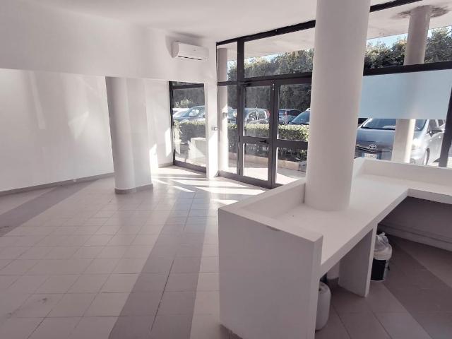 Locale commerciale in vendita a Viareggio